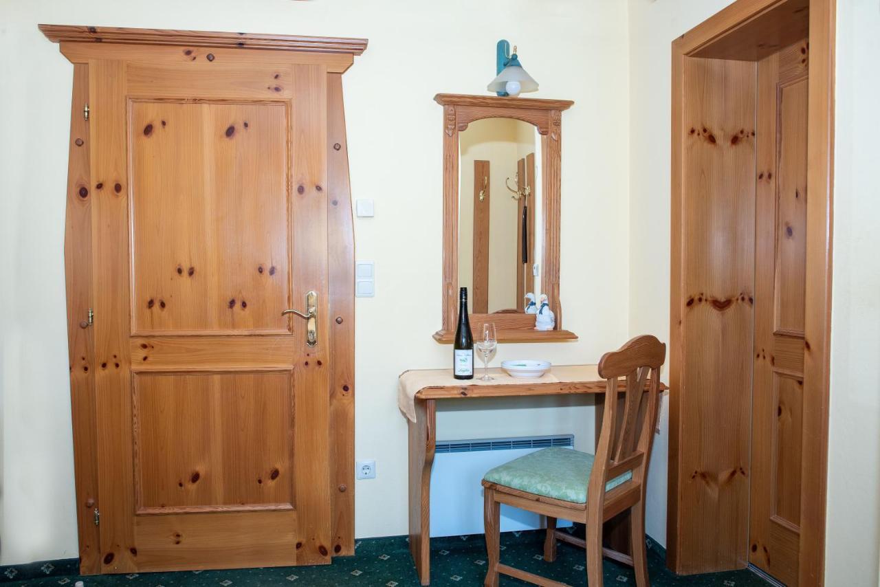 Hotel Garni Weinberghof & Weingut Lagler Spitz an der Donau Room photo